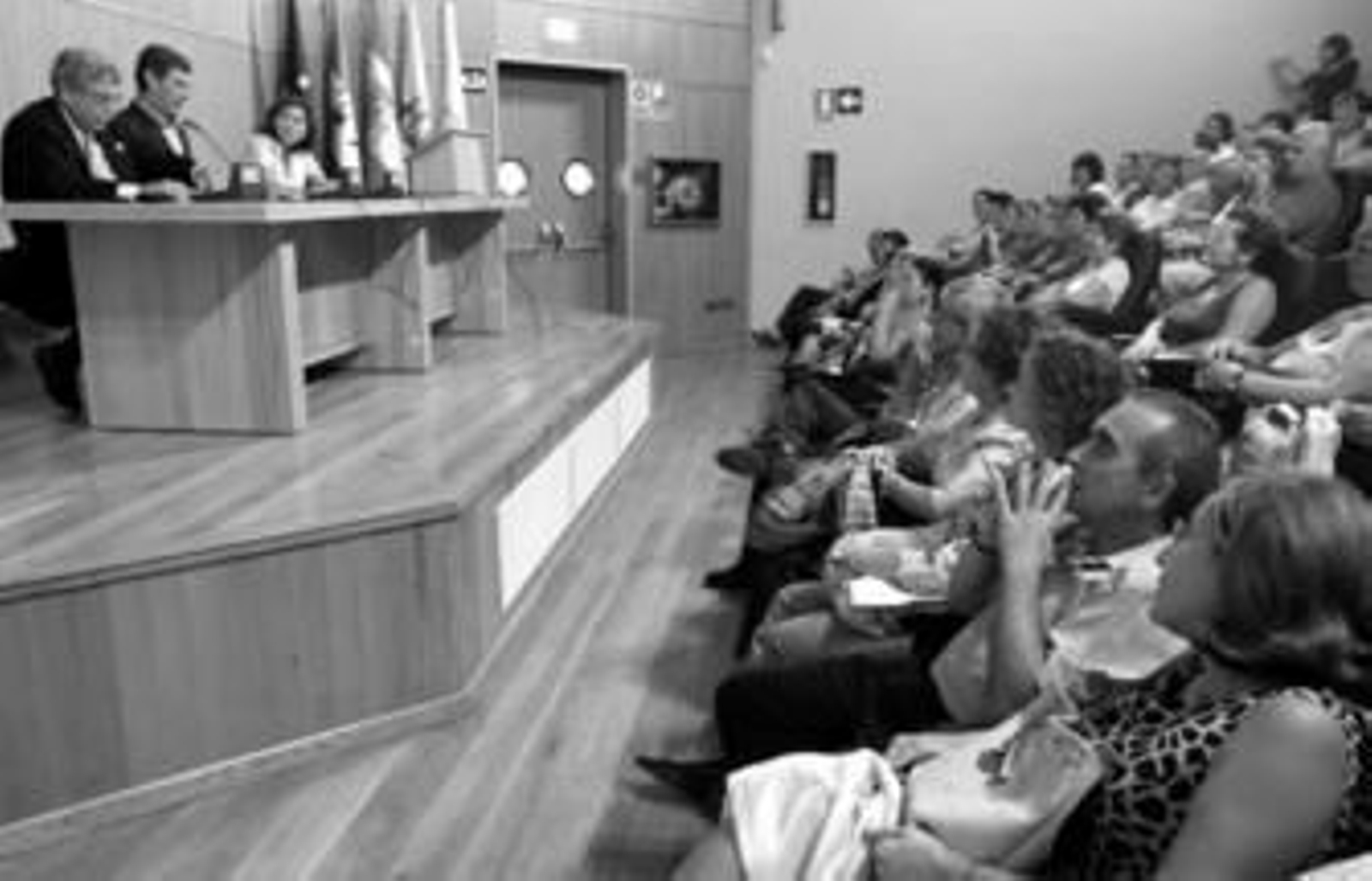 Imagen de la presentación del curso para adultos con Manuel Brenes y Tomás Herrera, ayer.