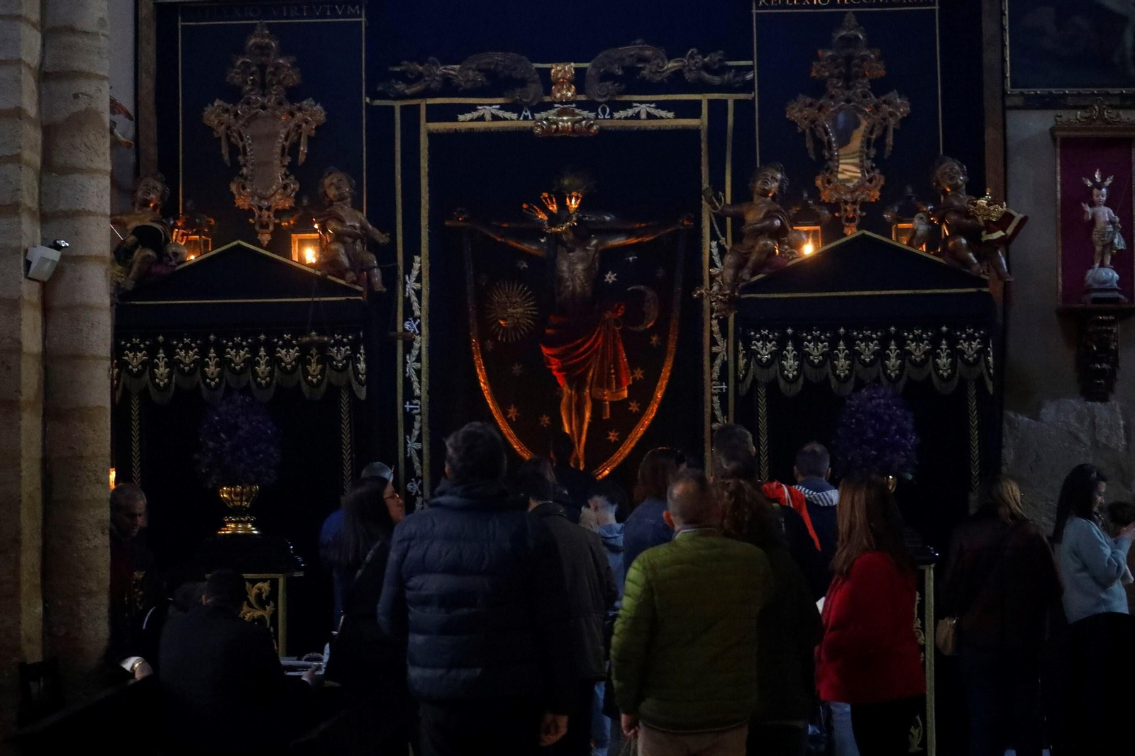 El besapiés al Remedio de Ánimas de San Lorenzo, en imágenes