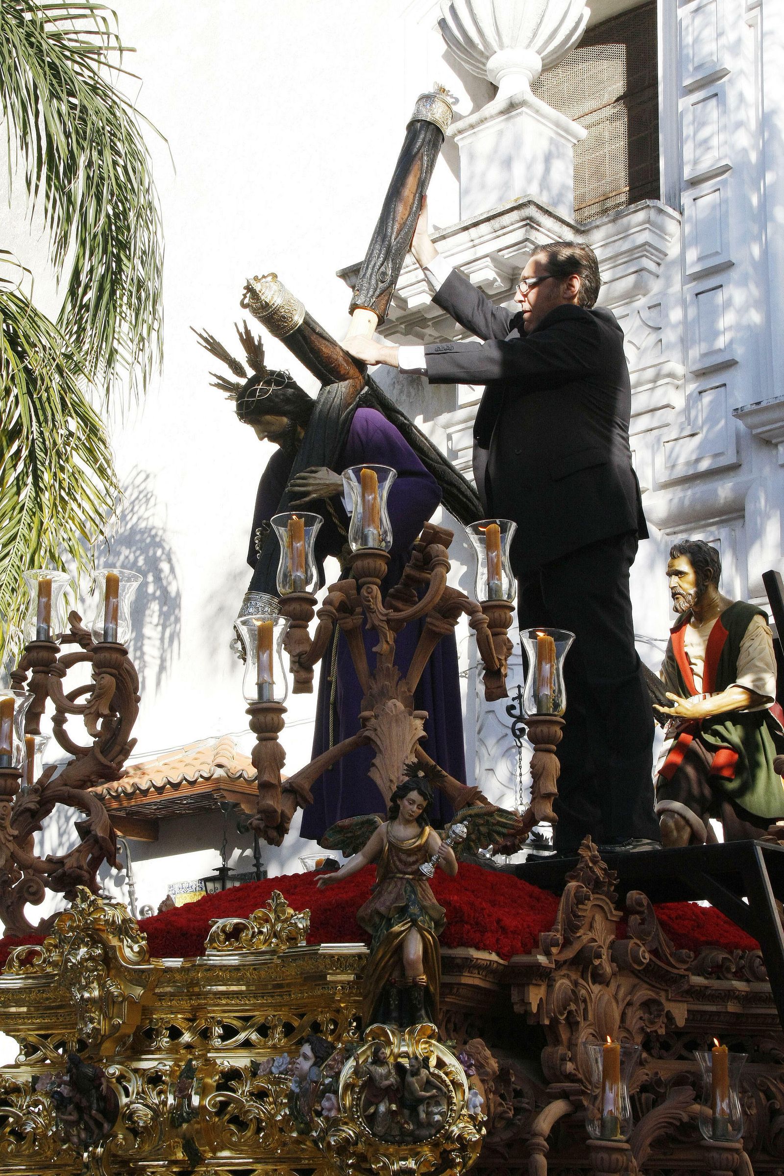 El nazareno de Los Afligidos a su salida de la capilla en el año 2019.