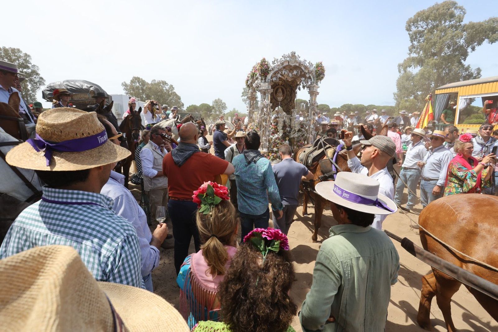 Imágenes de la Hermandad del Rocío de Jerez el jueves por el Coto
