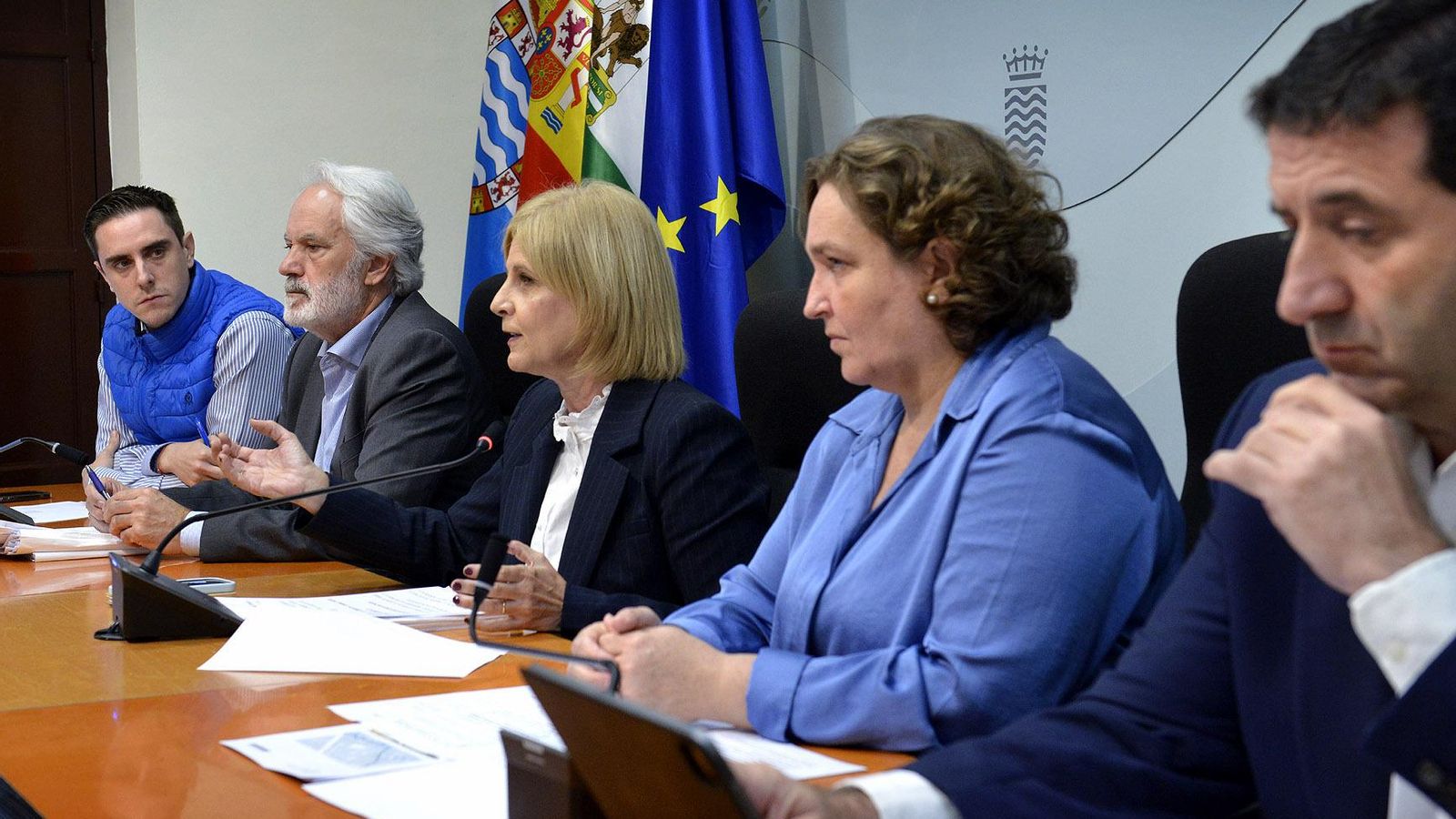 Un momento de la comparecencia del gobierno local, este lunes. Un momento de la comparecencia del gobierno local, este lunes.