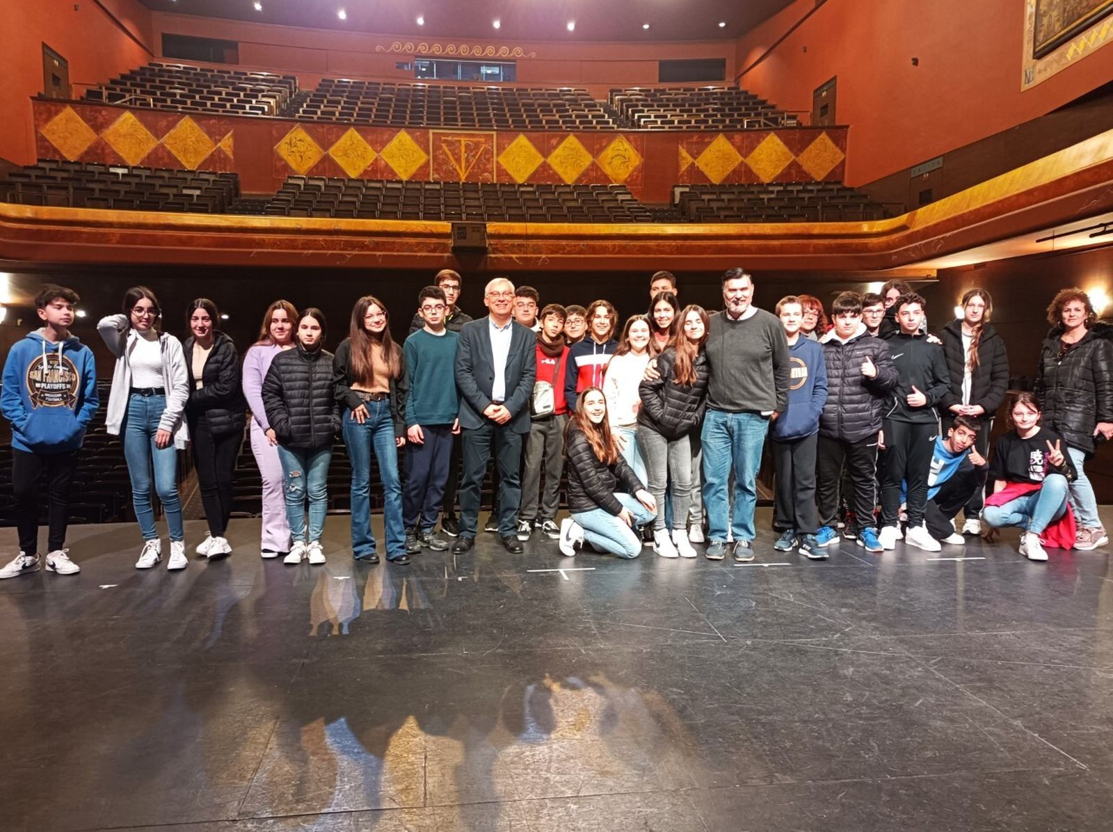 Visita al Teatro Villamarta de un grupo de 2º de ESO del IES Santa Isabel de Hungría.