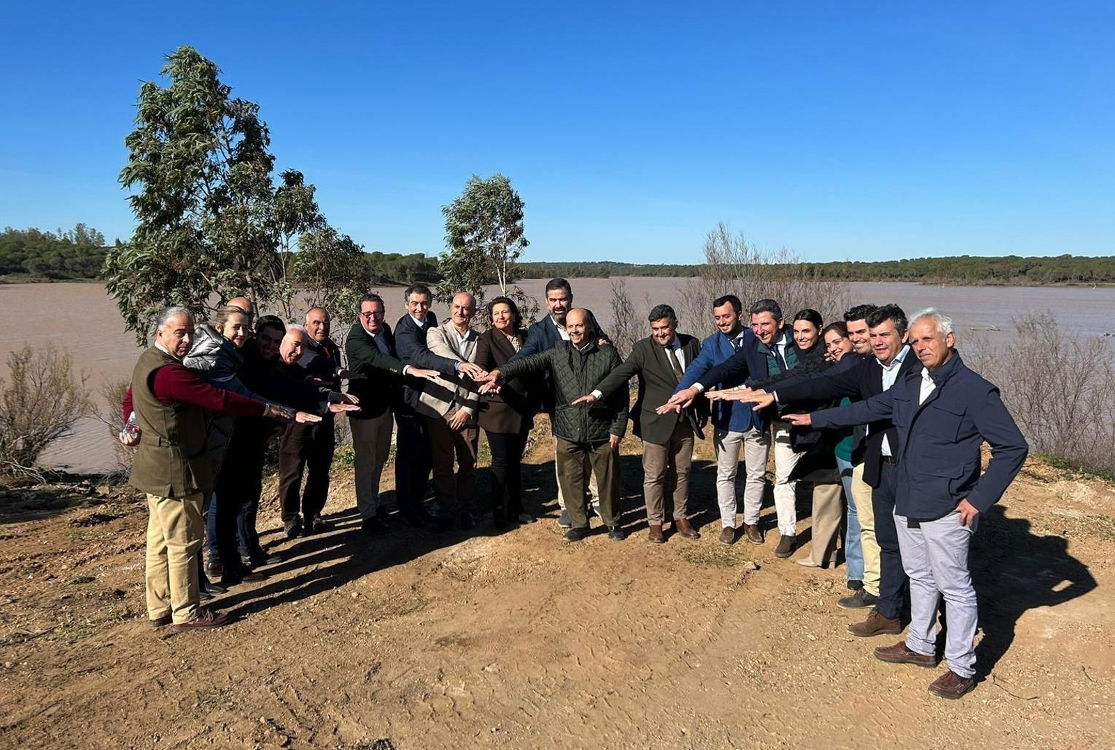 Representantes políticos acuden a la inauguración de la Presa de los Machos en Huelva