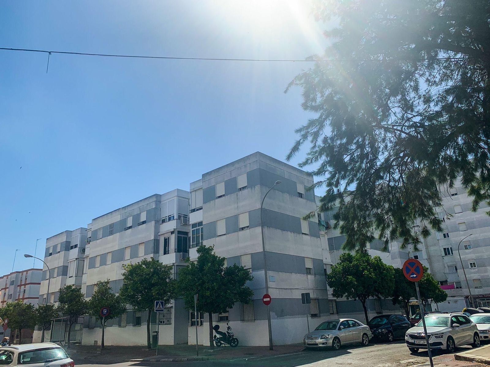 Los Naranjos, en el epicentro de una de las zonas más pobladas de Jerez.