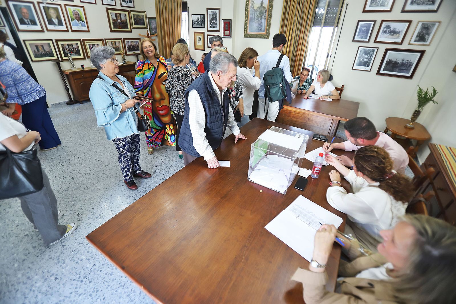 Imágenes del ambiente en las votaciones de la Hermandad del Rocío de Huelva