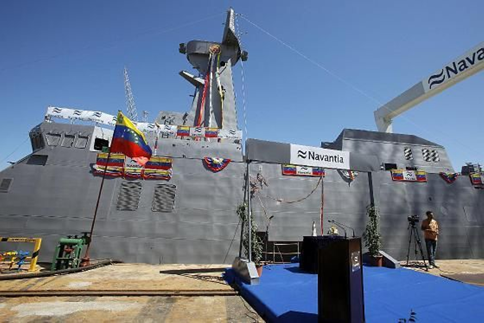 Botadura en el astillero de Puerto Real de la patrullera oceánica de vigilancia de la Zona de Exclusión Económica 'Kariña', construida por Navantia para la Armada bolivariana de Venezuela

Foto: Jesus Marin