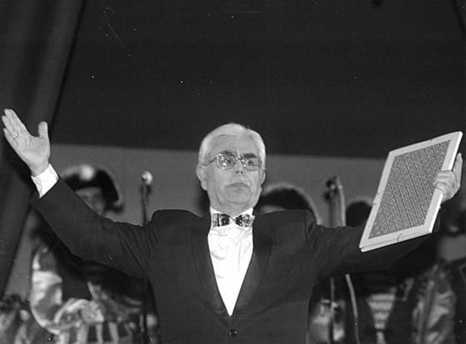 Villegas, durante el pregón de Carnaval de 1999.