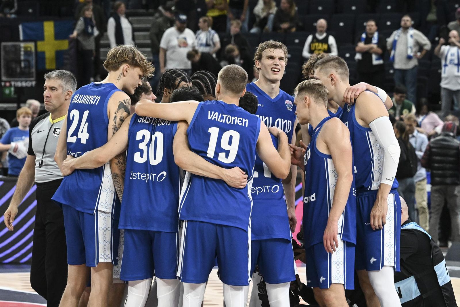 Finlandia vencía en su estreno.