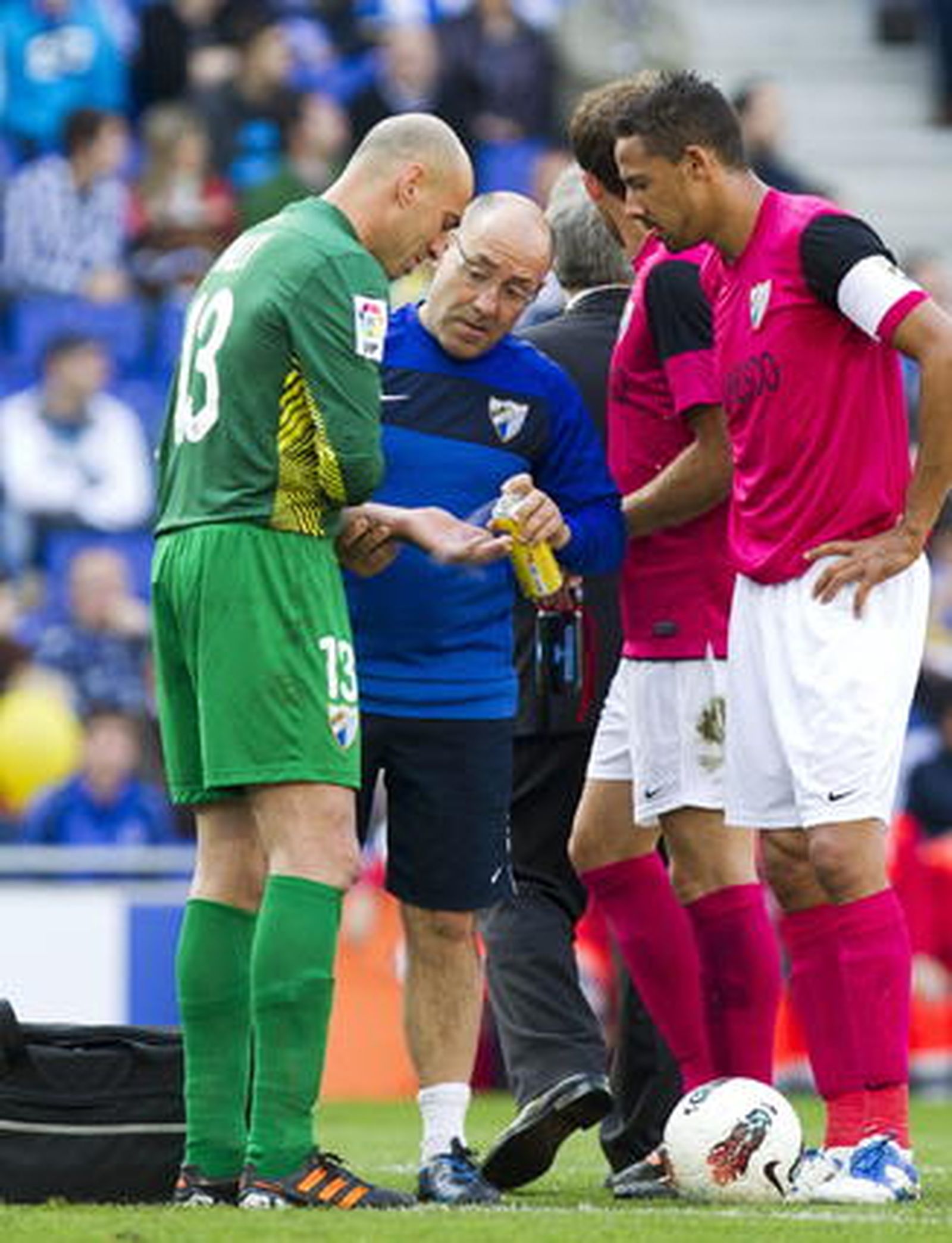 El Málaga remonta un partido, esta vez uno que se había puesto muy complicado, para igualar con el Valencia en la tercera plaza.  


Foto: EFE