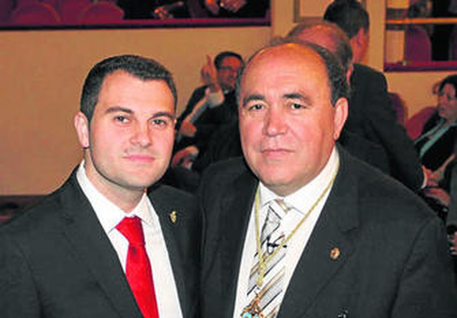 Francisco Javier Martínez y su padre, Manuel, en el acto del pregón.