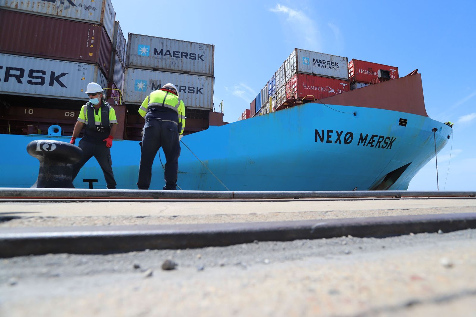 Imágenes de la llegada del buque Maersk al Puerto de Huelva, que abre las escalas con la línea entre Leixoes y Algeciras