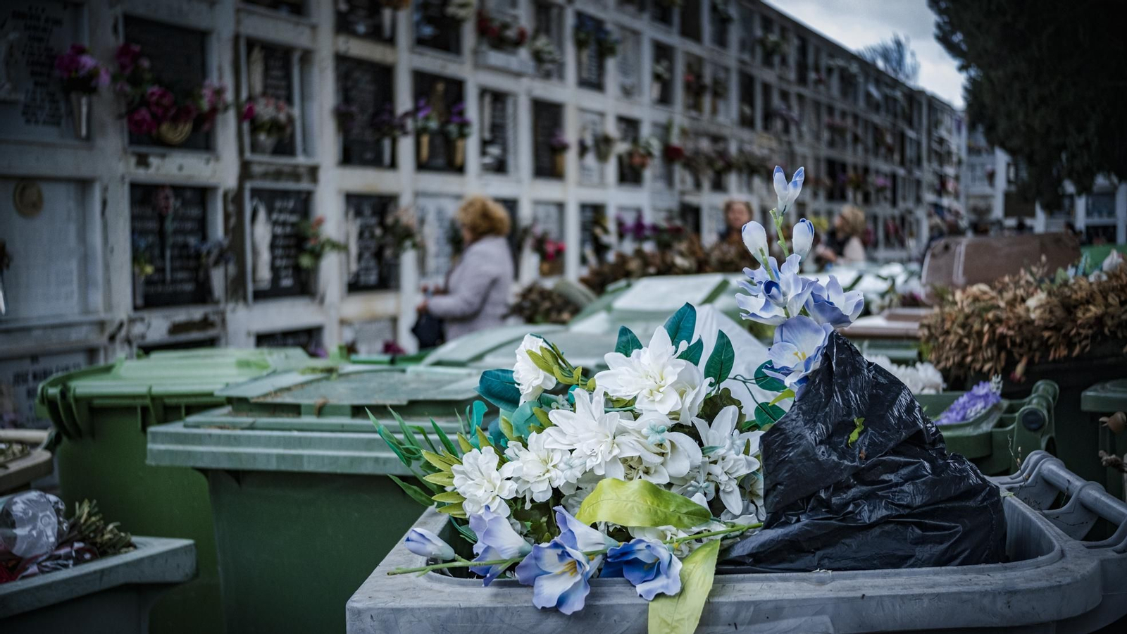 Las imágenes del día de los difuntos en Cádiz: Cementerio de El Puerto de Santa María