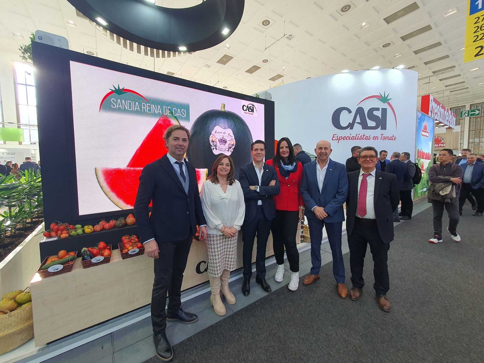Antonio Bretones, presidente de Casi, con el director general, Juan Jesús Lara, y Bienvenida Pascual, Julán Rodríguez, María Gracia Melero y Celedonio Pleguezuelos.