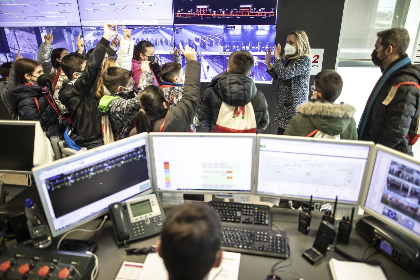 El Metro de Granada vuelve a enseñar seguridad vial a los escolares