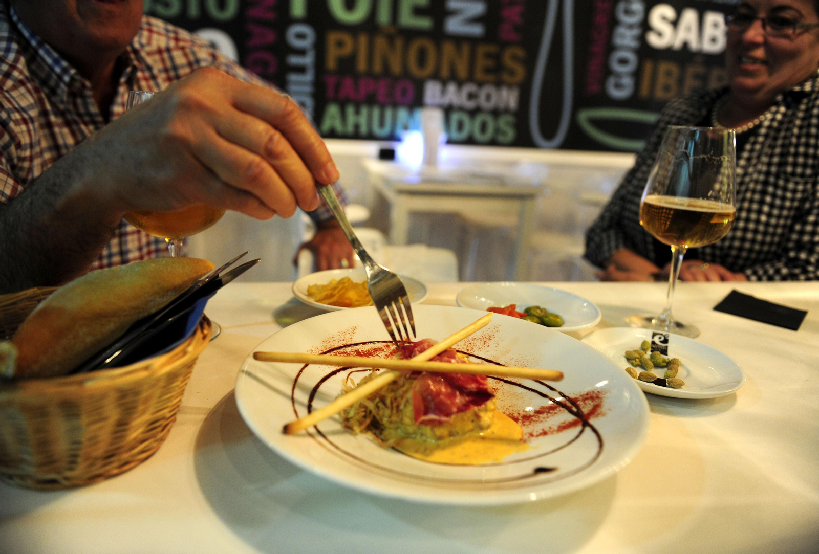 ¿Por qué cada vez es más difícil salir a comer o cenar sin reservar en Sevilla?