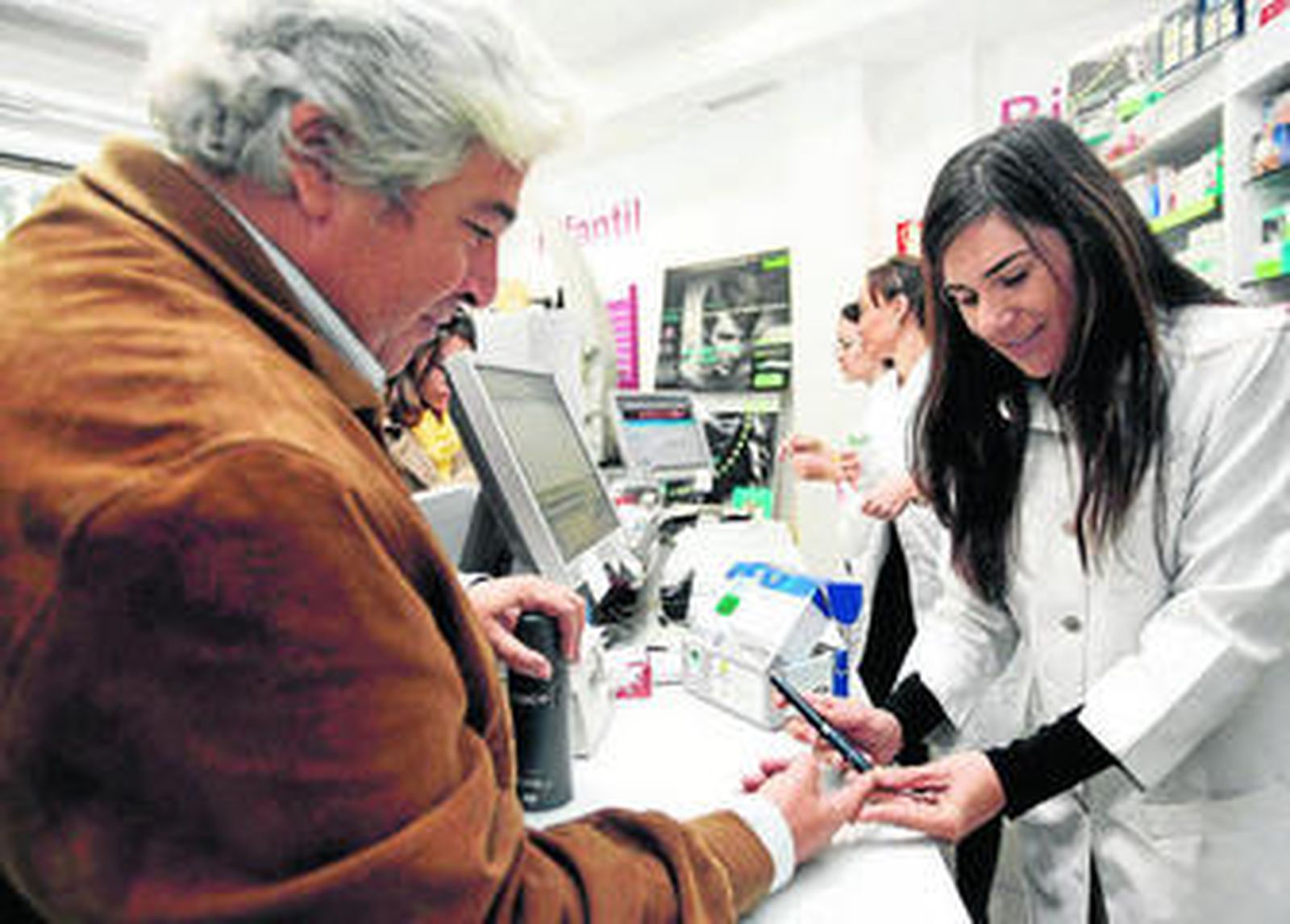 Pruebas de glucosa en una campaña de prevención de la diabetes tipo 2.