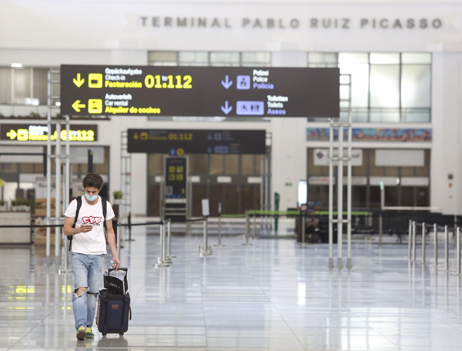 El aeropuerto de Málaga: A la espera de los primeros viajeros en el plazo de un mes