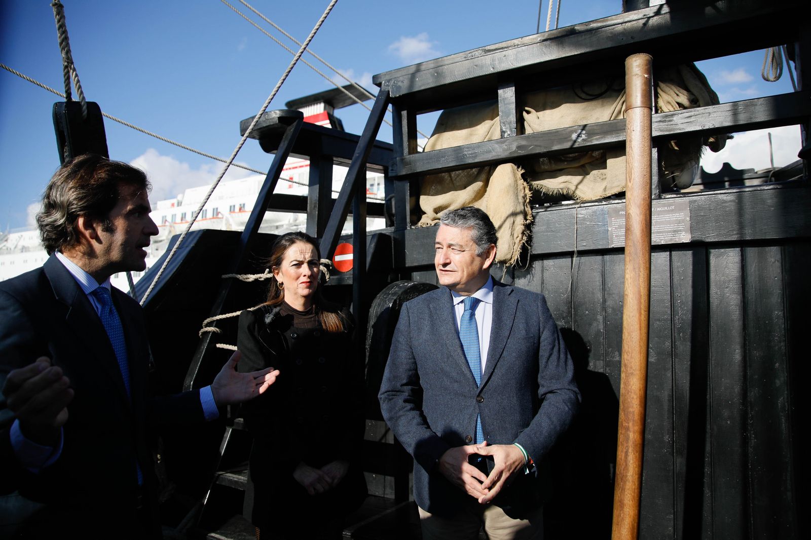 Imágenes de la visita del Consejero Antonio Sanz a la Nao Victoria