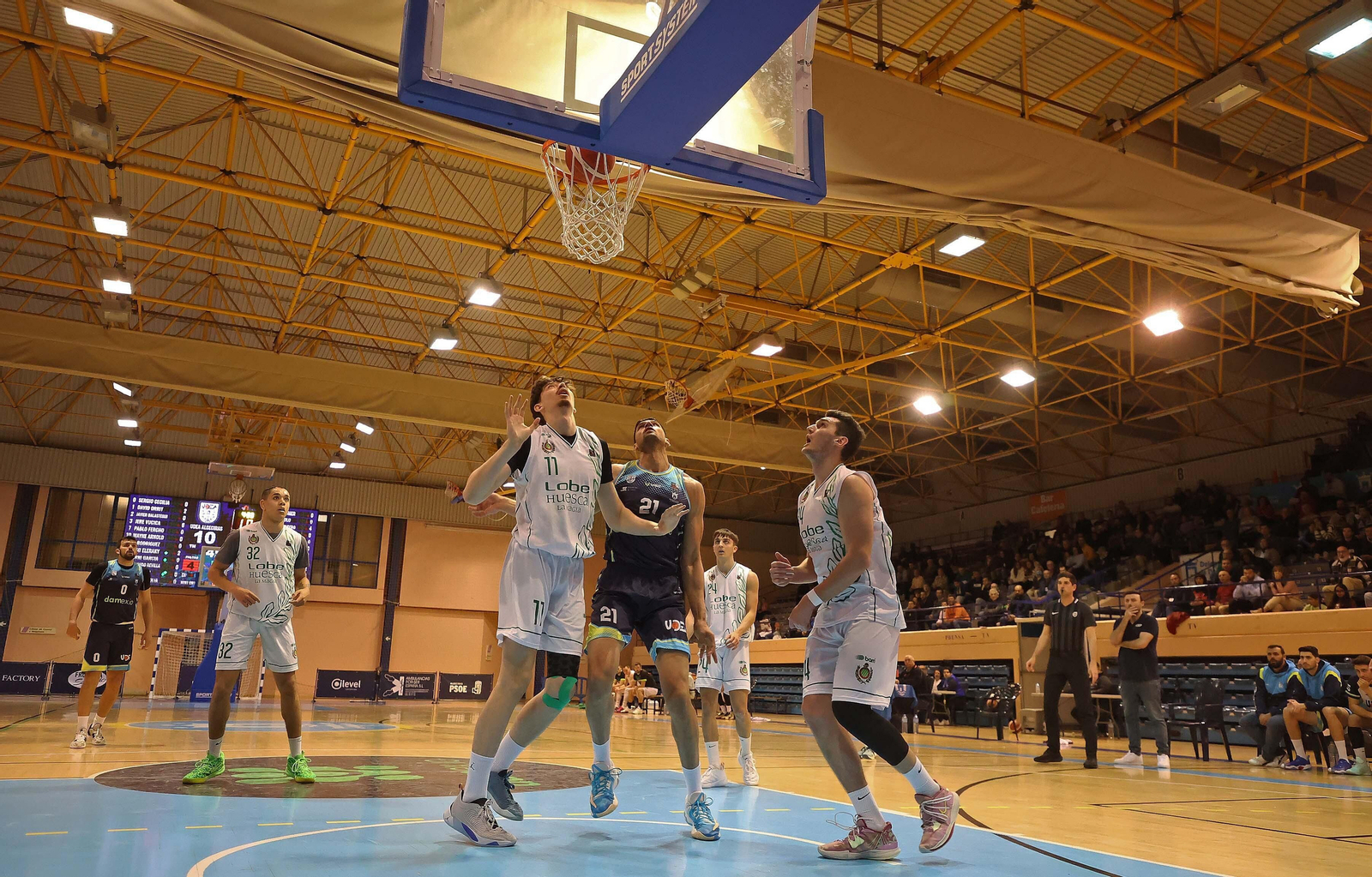 Las mejores fotos del Udea - Huesca, con Scariolo como espectador en el Doctor Juan Carlos Mateo