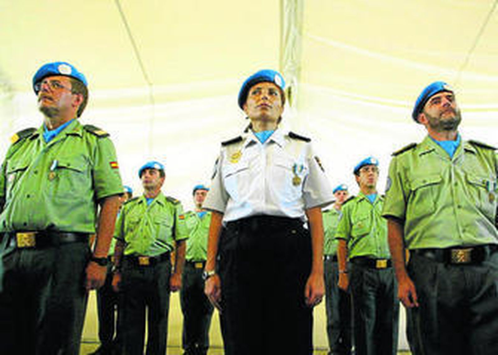 Policías españoles condecorados por la Misión de Estabilización de las Naciones Unidas para Haití en 2008.