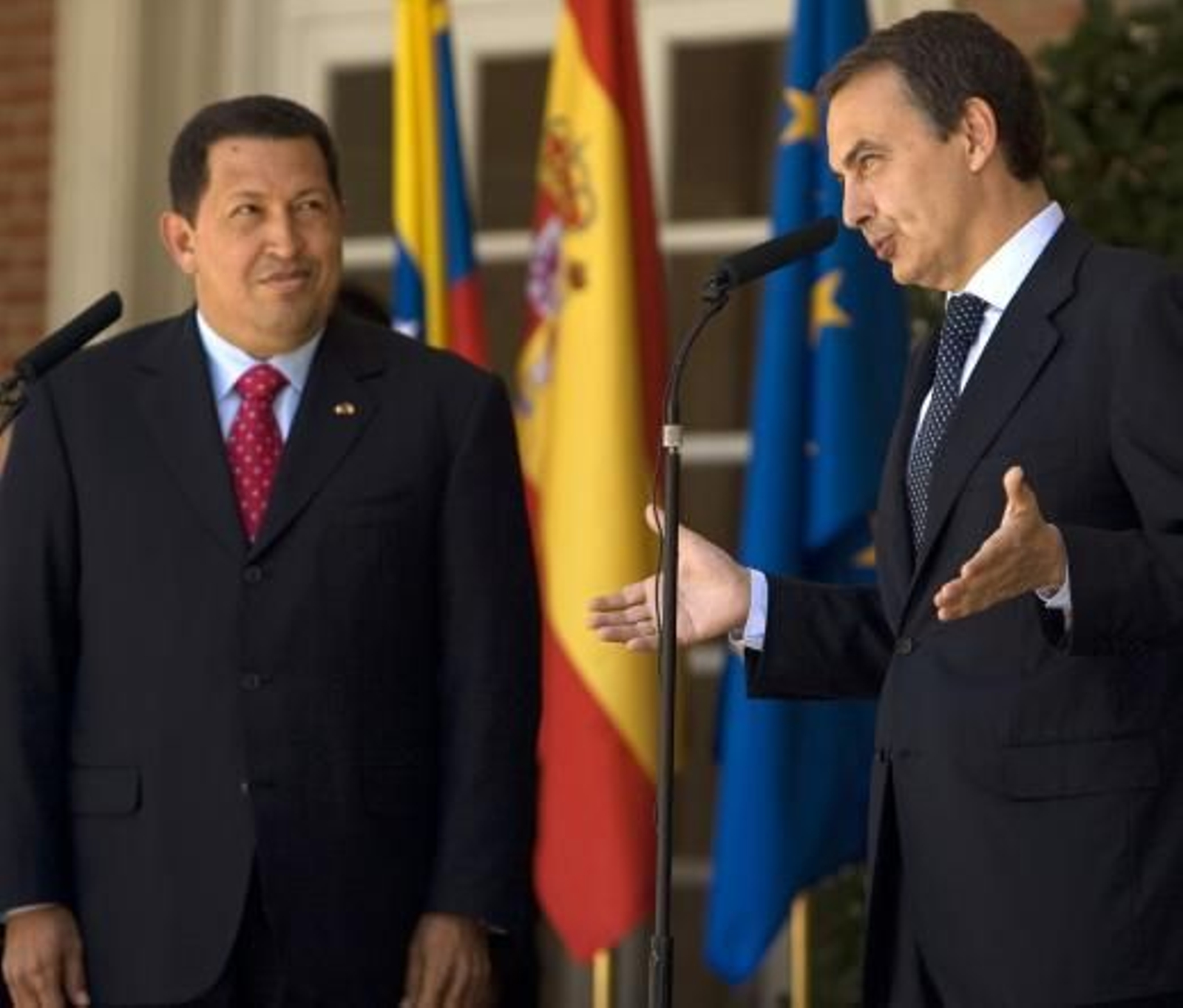 Venezuela venderá a España 10.000 barriles de petróleo diarios a 100 dólares