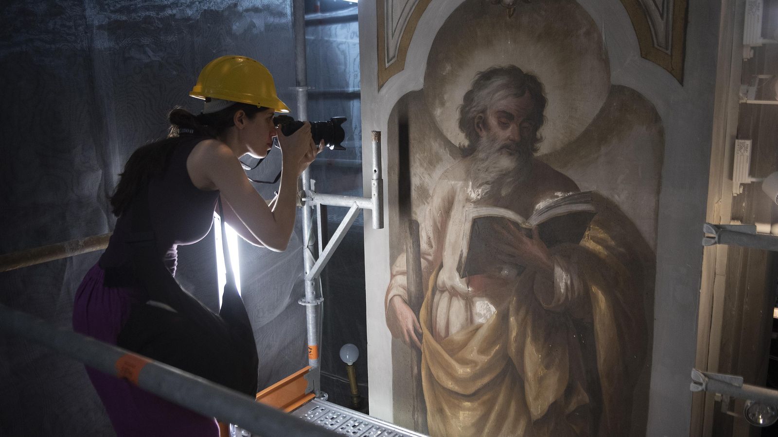 Uno de los apóstoles de las columnas.