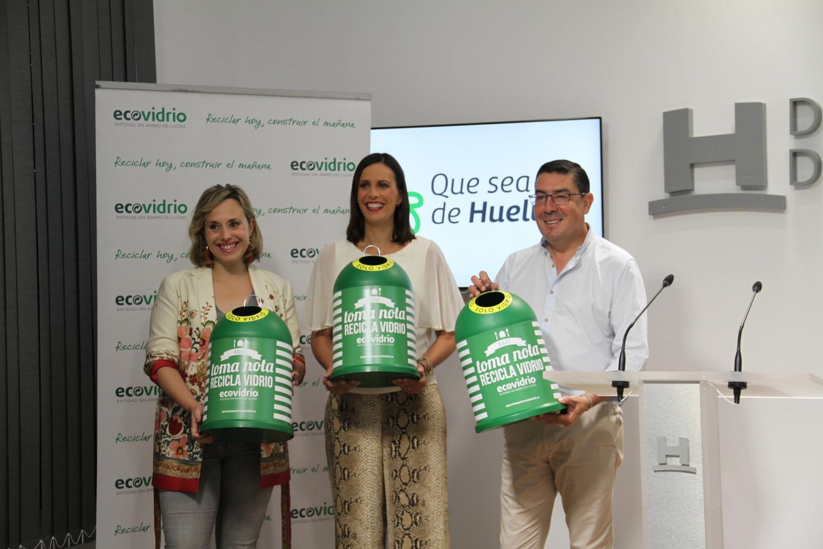 Laura Martín, Coral Rojas-Marcos y Manuel Domínguez.