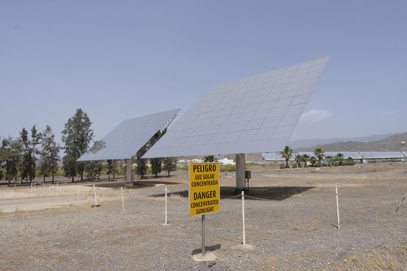 Imágenes de la visita a la Planta Solar de Almería, en Tabernas