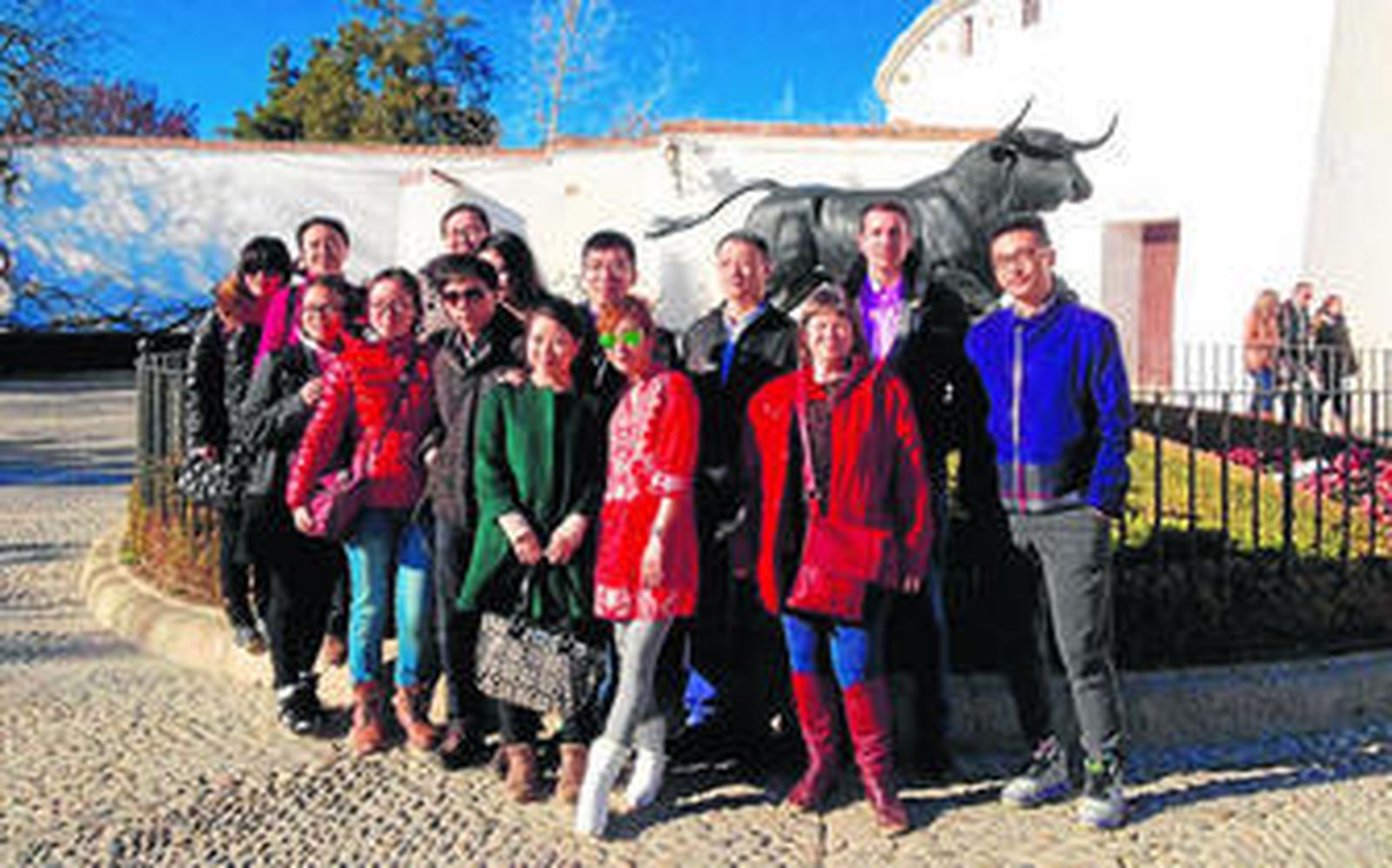 El grupo de agentes de viaje chinos que visitaron la empresa Reservatauro en Ronda.