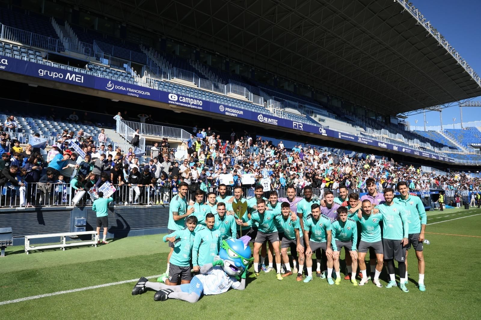 Galería: Pellicer y la plantilla del Málaga se divierten con la afición