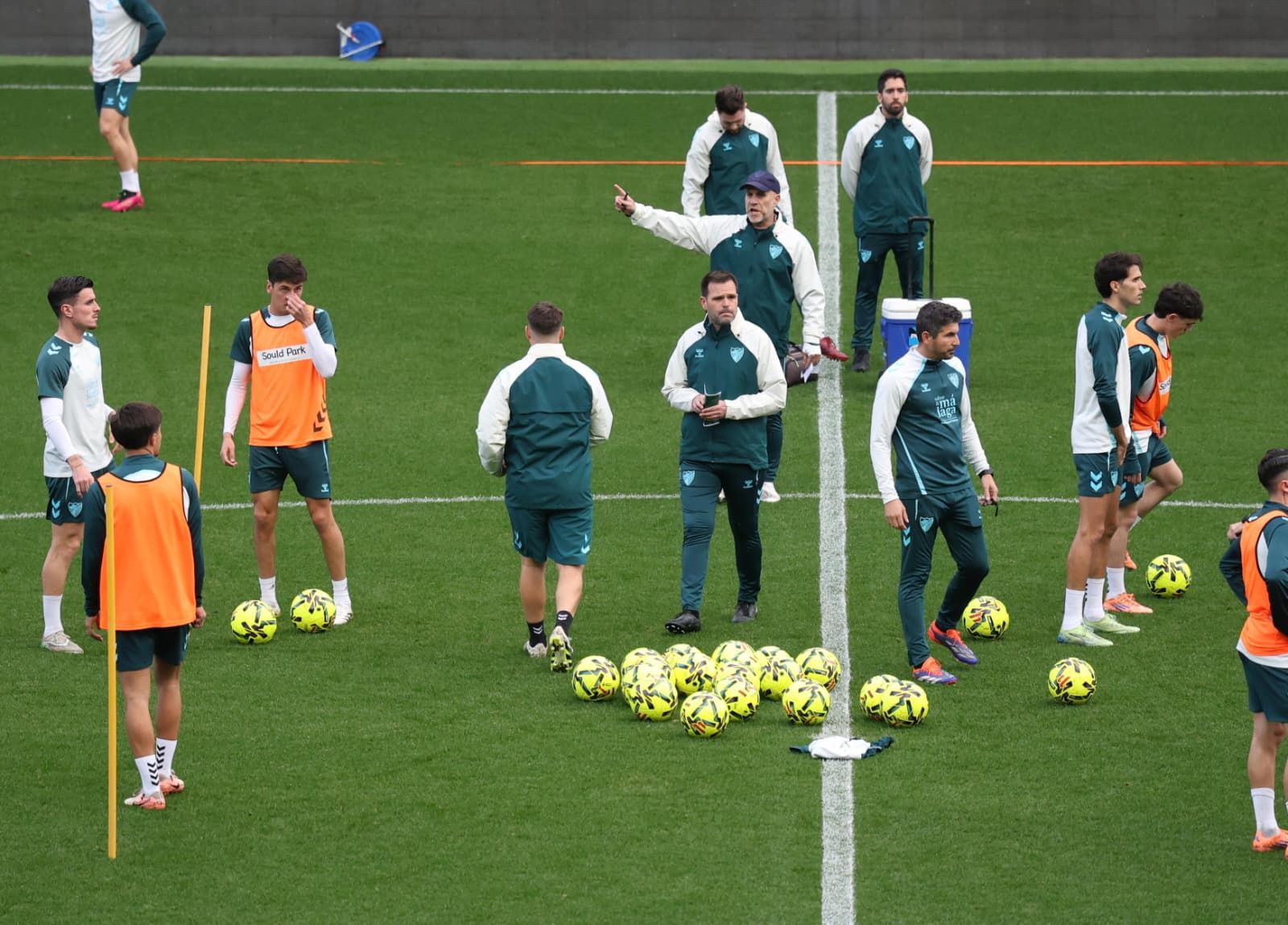 Búscate en las fotos del entrenamiento del Málaga CF en La Rosaleda