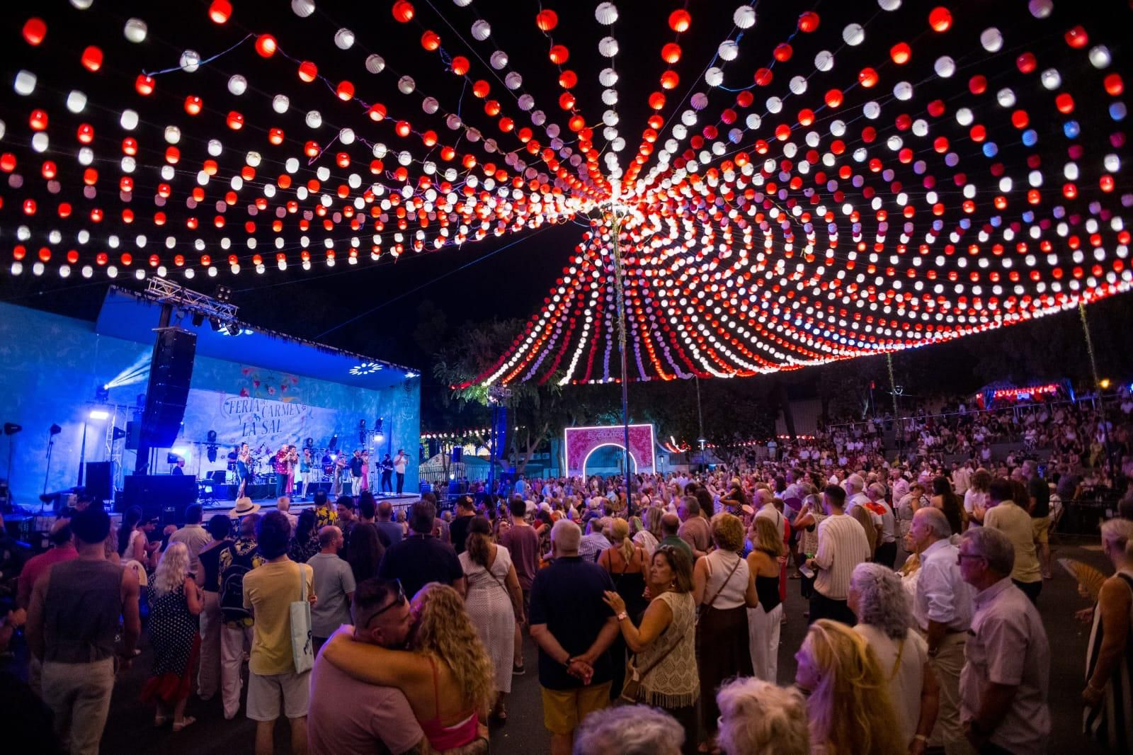 Las imágenes de la segunda noche de la Feria del Carmen y de la Sal 2025 en San Fernando