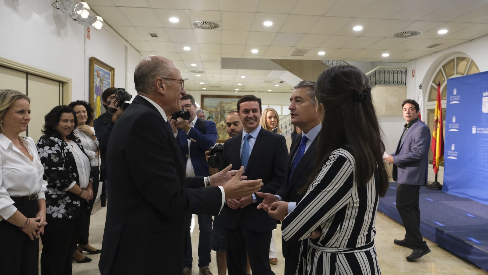 Imágenes de la visita del Consejero de Presidencia, Antonio Sanz, a la Diputación de Almería