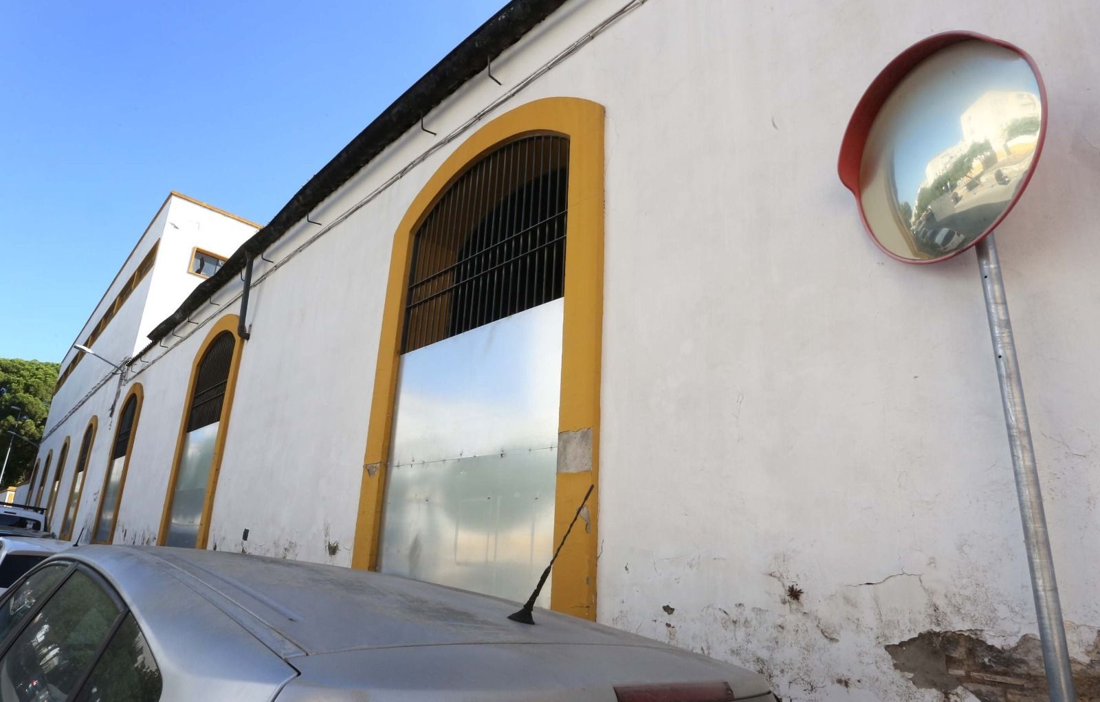 Denuncian el mal estado del espejo de calle Pizarro