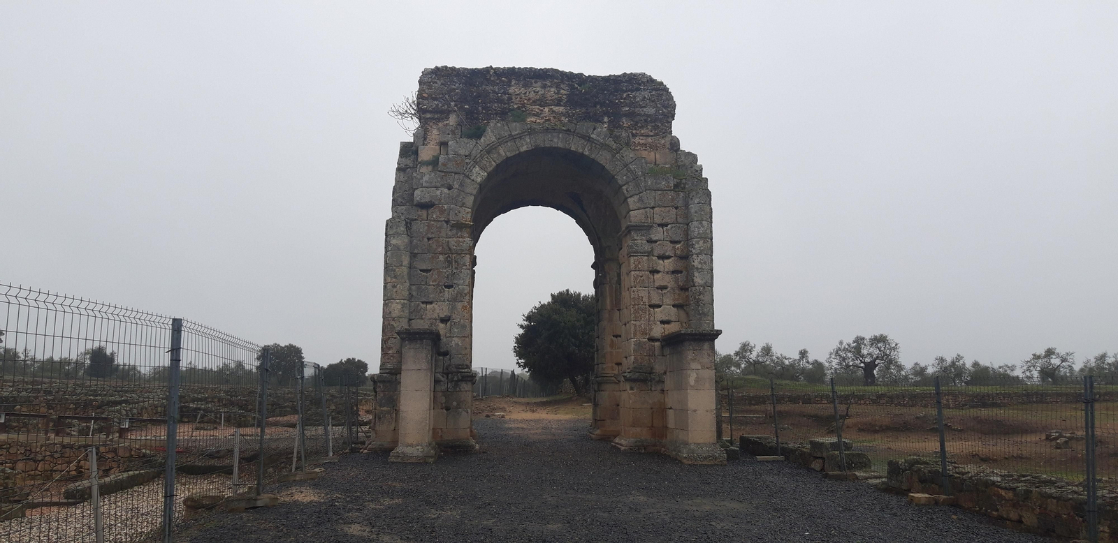 El Arco de Cáparra, protagonista de esta etapa.