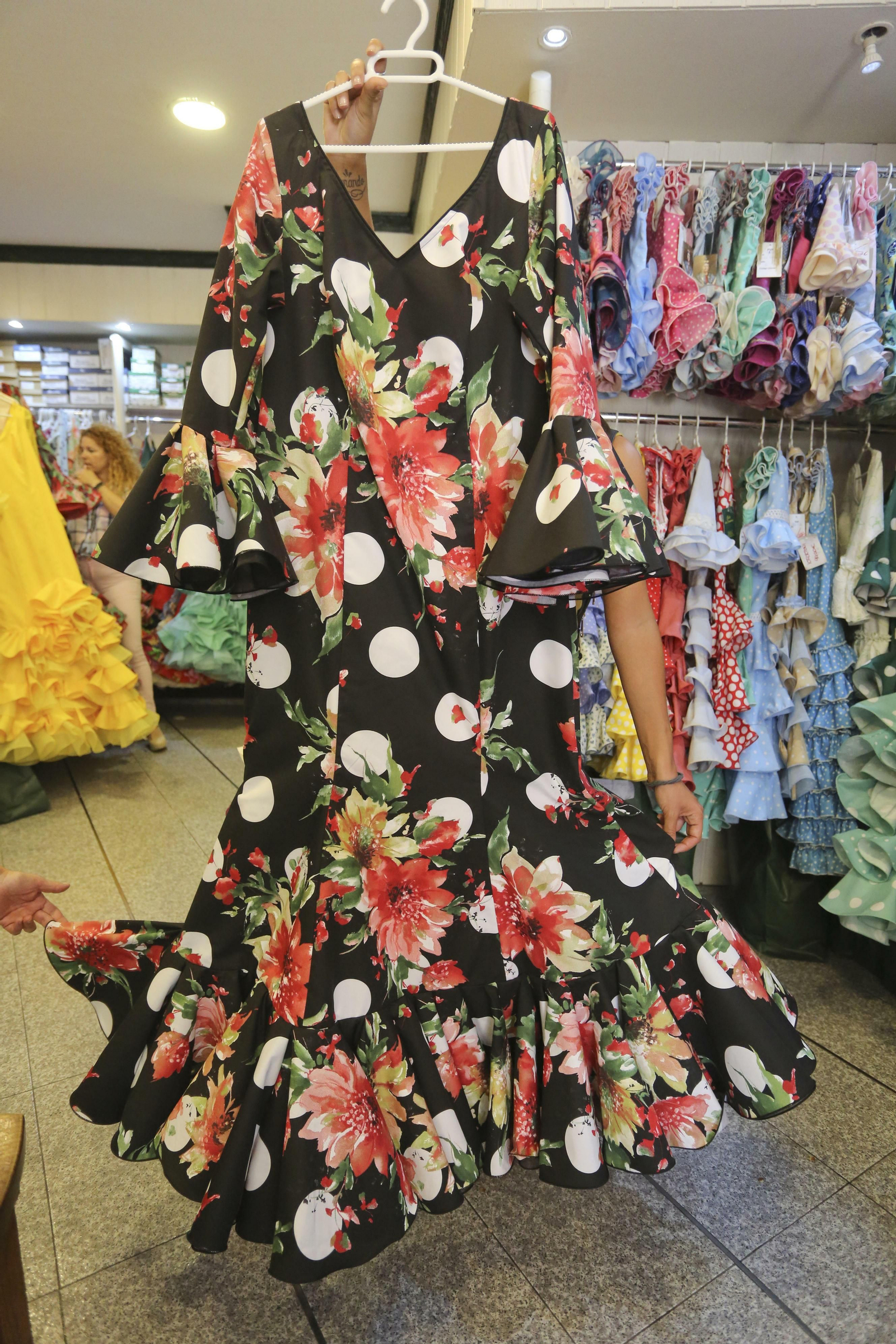 Las tendencias en trajes de flamenca para ir a la Feria de Málaga, en fotos
