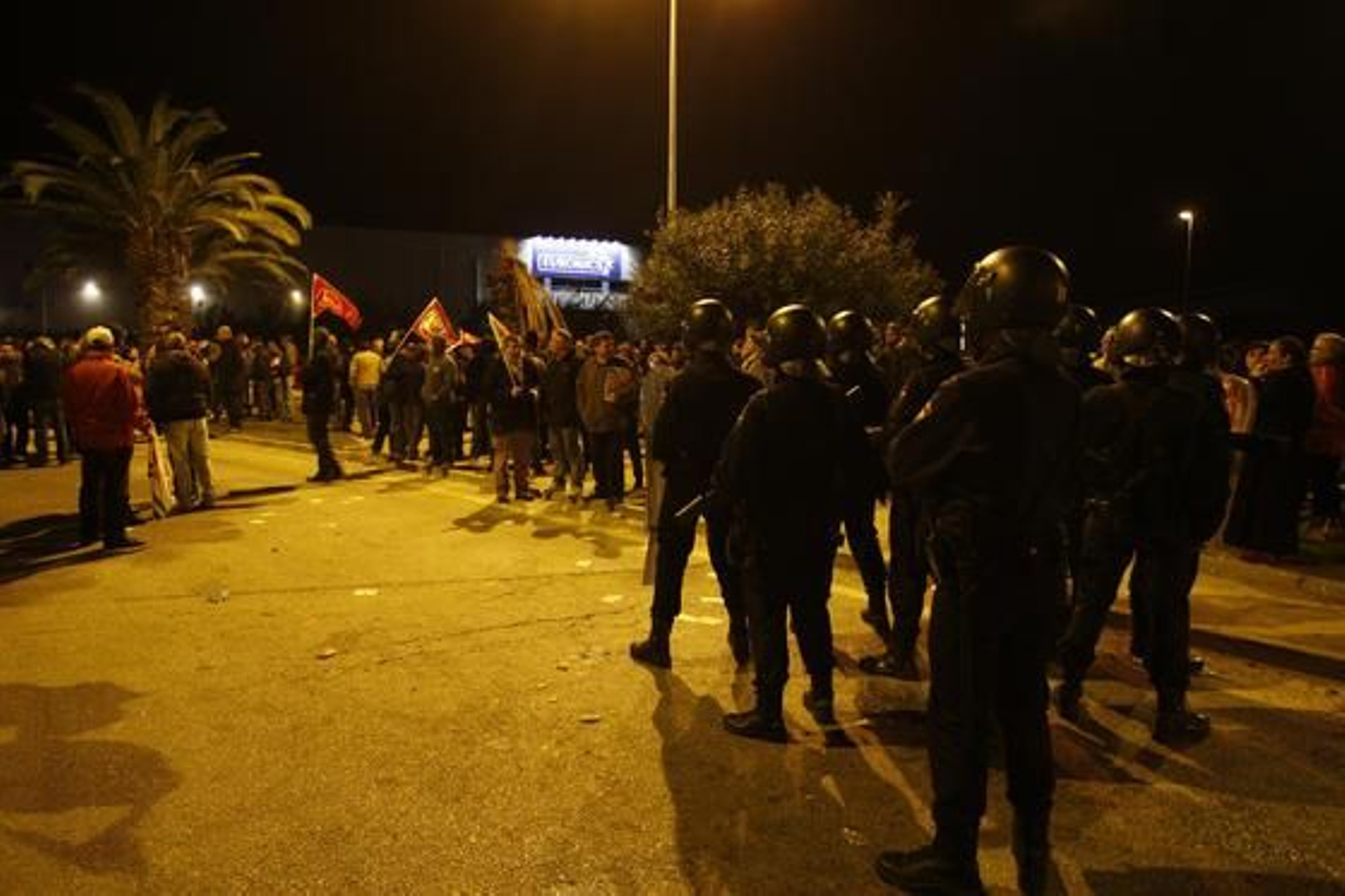 Primeras disputas en la huelga 

Foto: Javier Albiñana