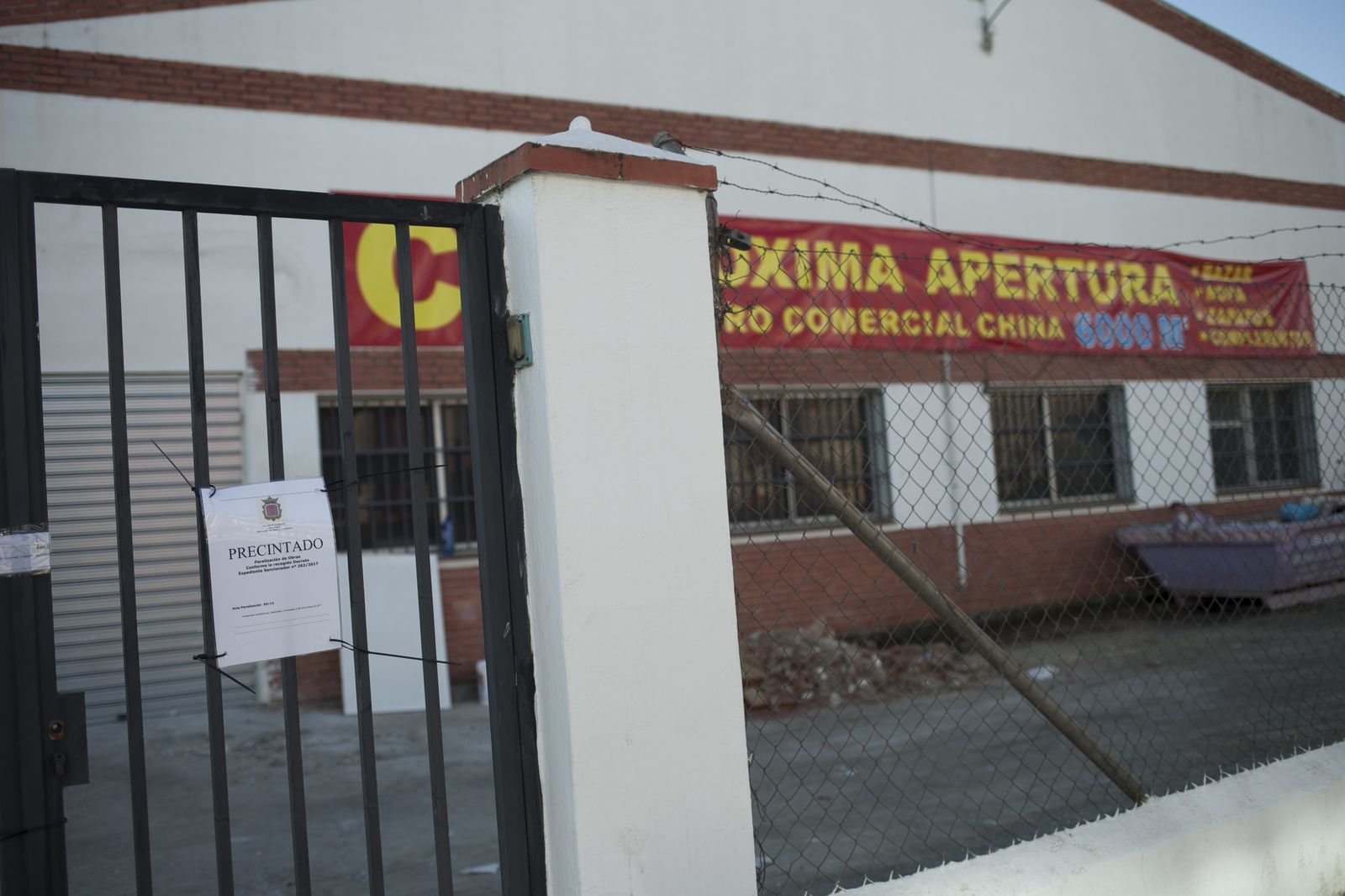 El comercio, precintado.