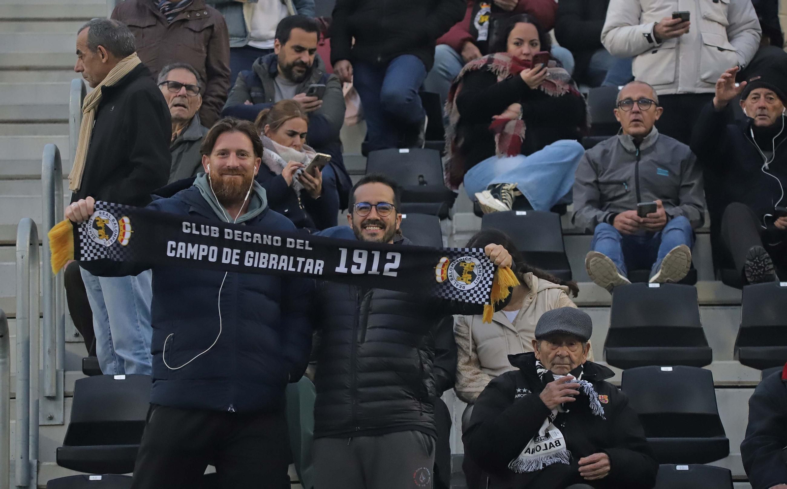 Búscate en el Ciudad de La Línea durante el Balona - Dos Hermanas de Tercera Federación
