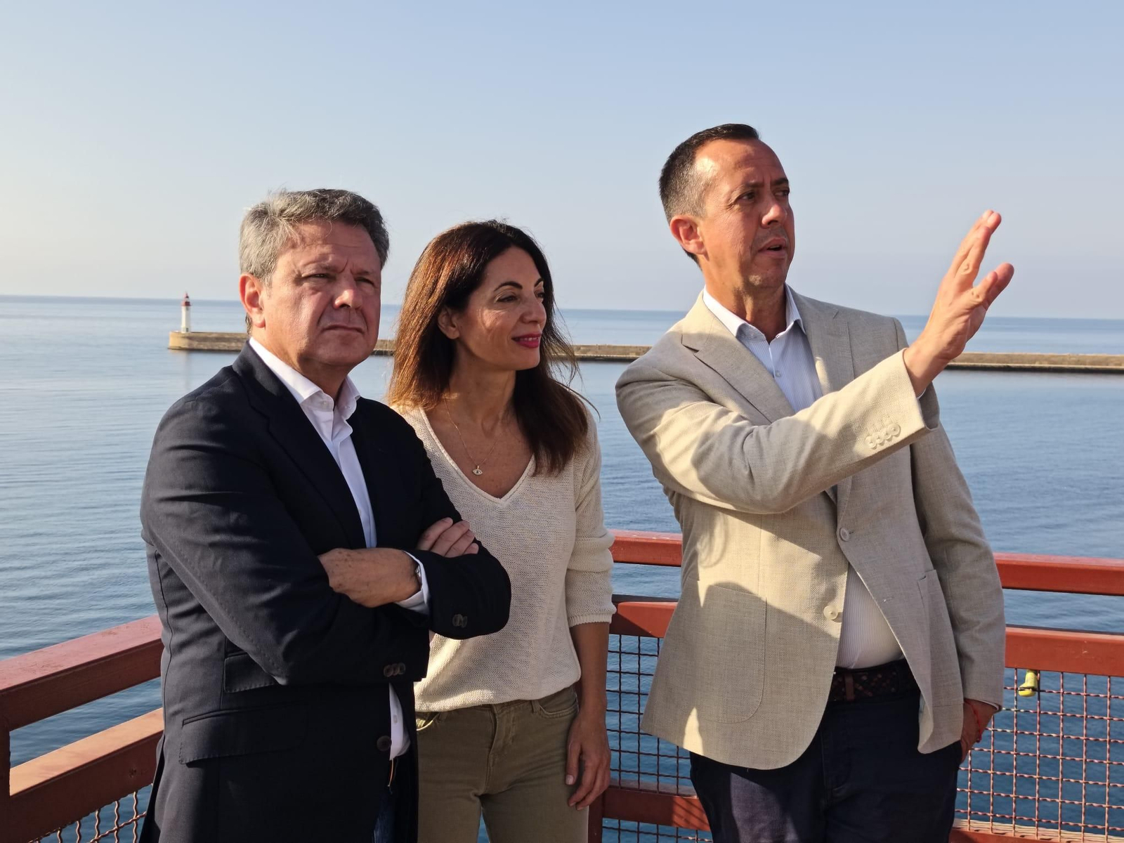 El secretario de Estado, la presidenta del Puerto y el subdelegado del Gobierno sobre el BIC