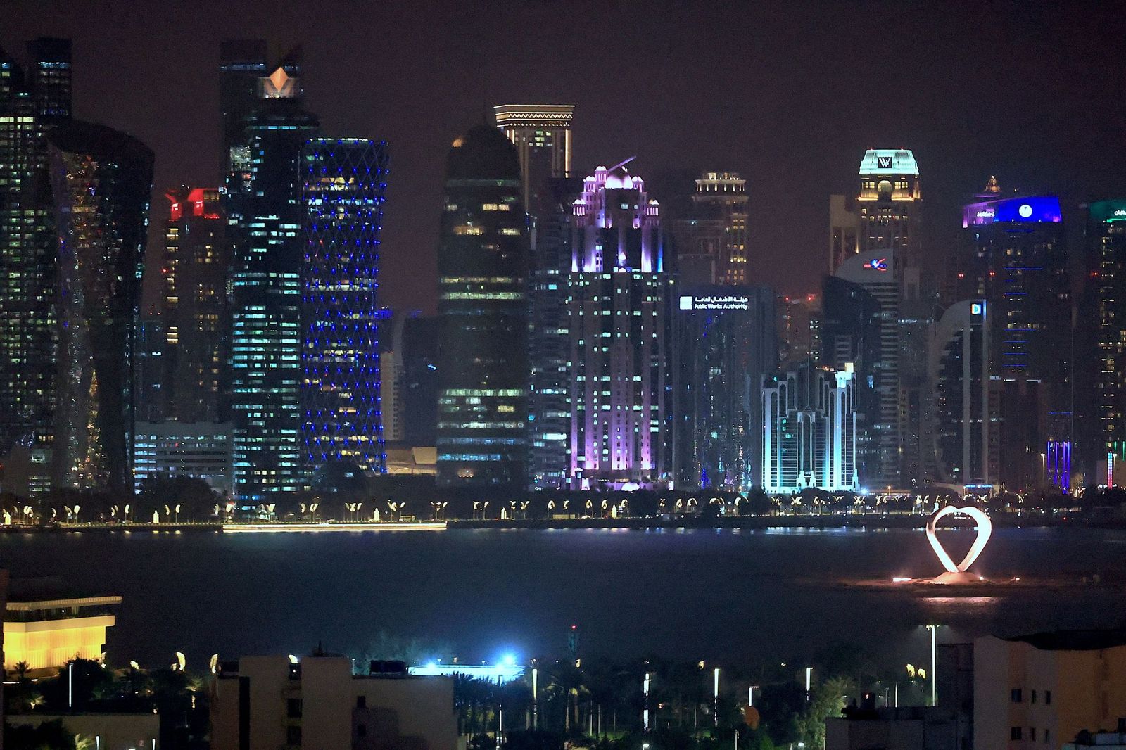 Doha, ciudad en la que miles de viajeros han quedado atrapados por el conflicto en la zona.