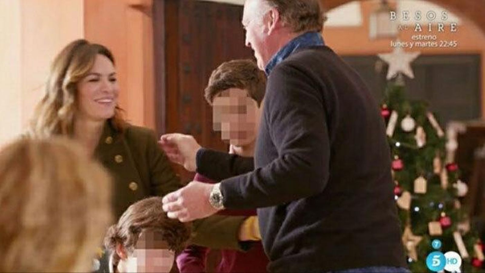 Momento en que Bertín y Fabiola se encuentran en el programa 'Su casa es la suya'.