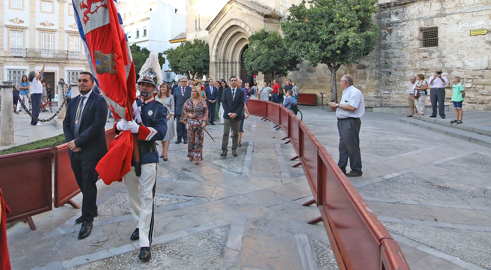 Imágenes del tradicional traslado del 'Pendón'