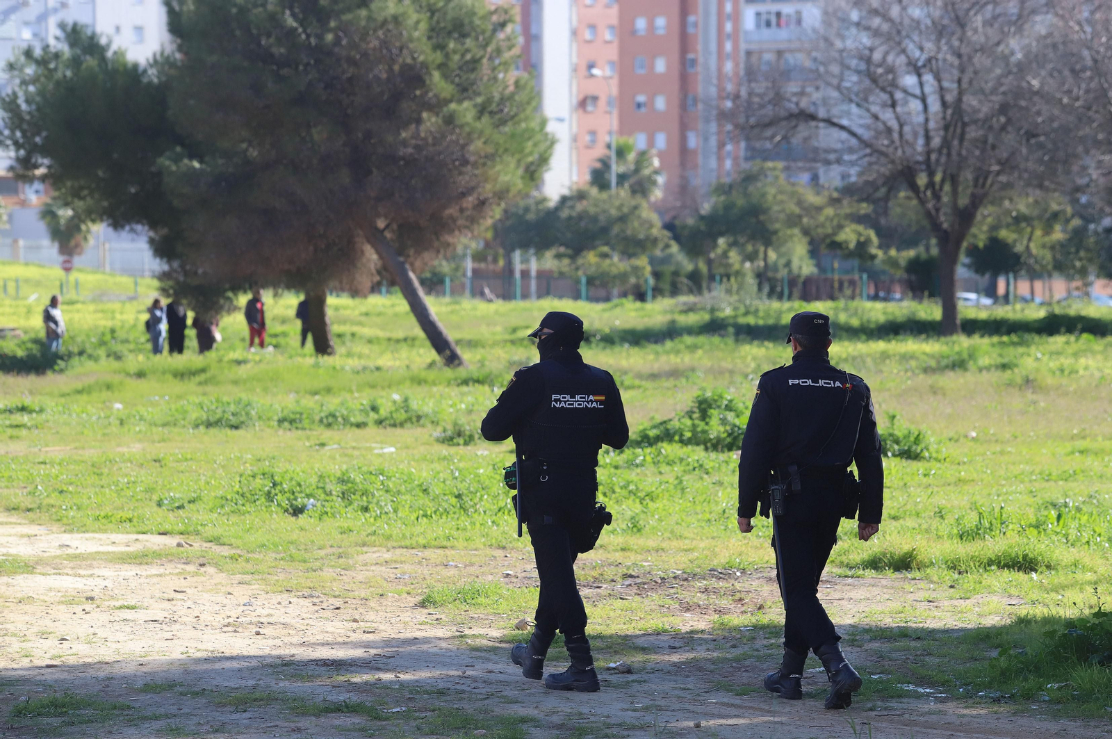 Imágenes del atrincherado que amenazaba con hacer estallar una bombona en el Torrejón, Huelva