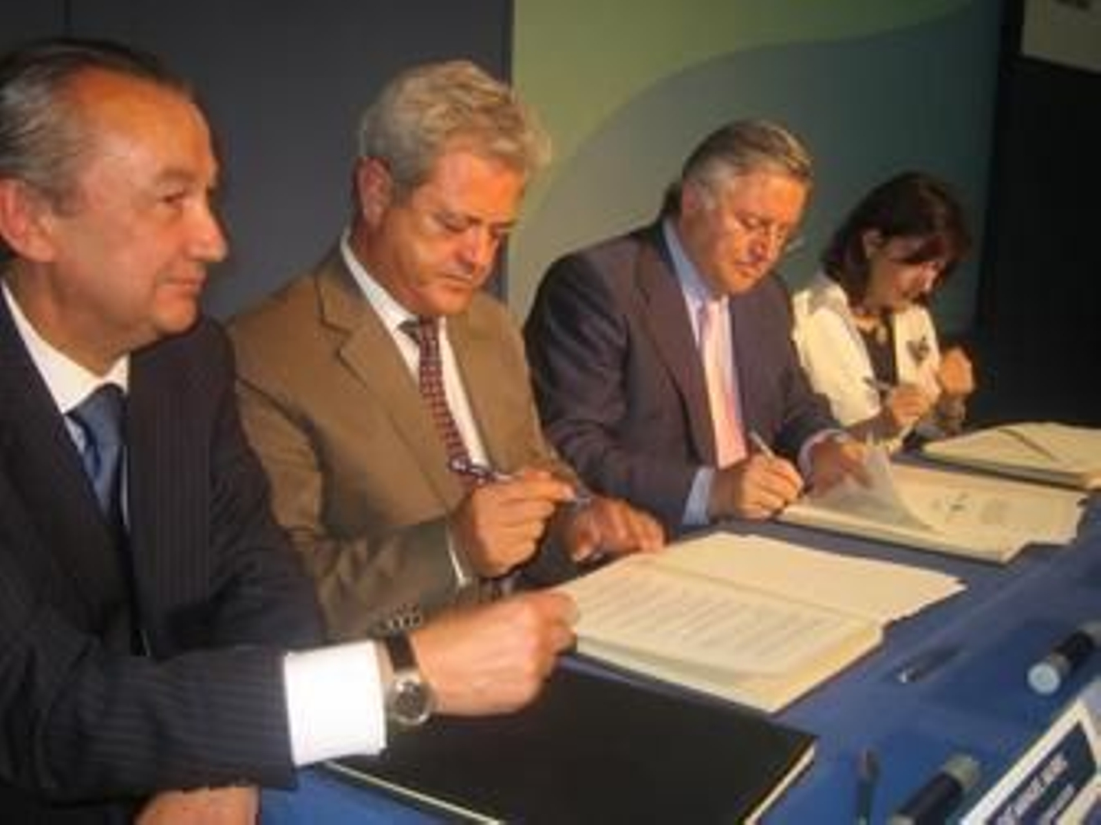 José Manuel Muriel, el consejero Francisco Vallejo, Eric Morgan y Francisca Guerrero (Cetemet), ayer.