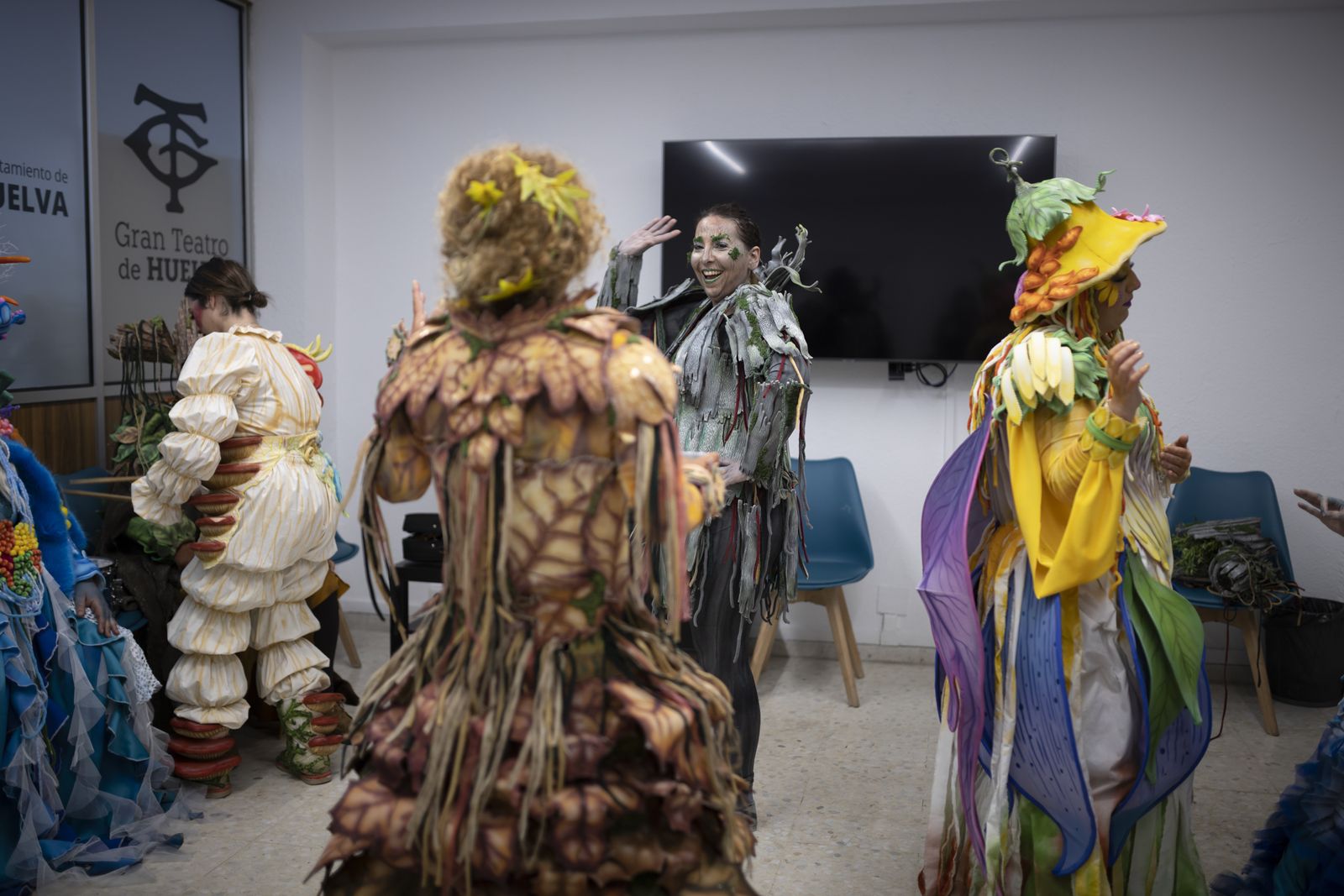 Imágenes de la actuación de la comparsa de Huelva "La vieja verde" en el Carnaval Colombino