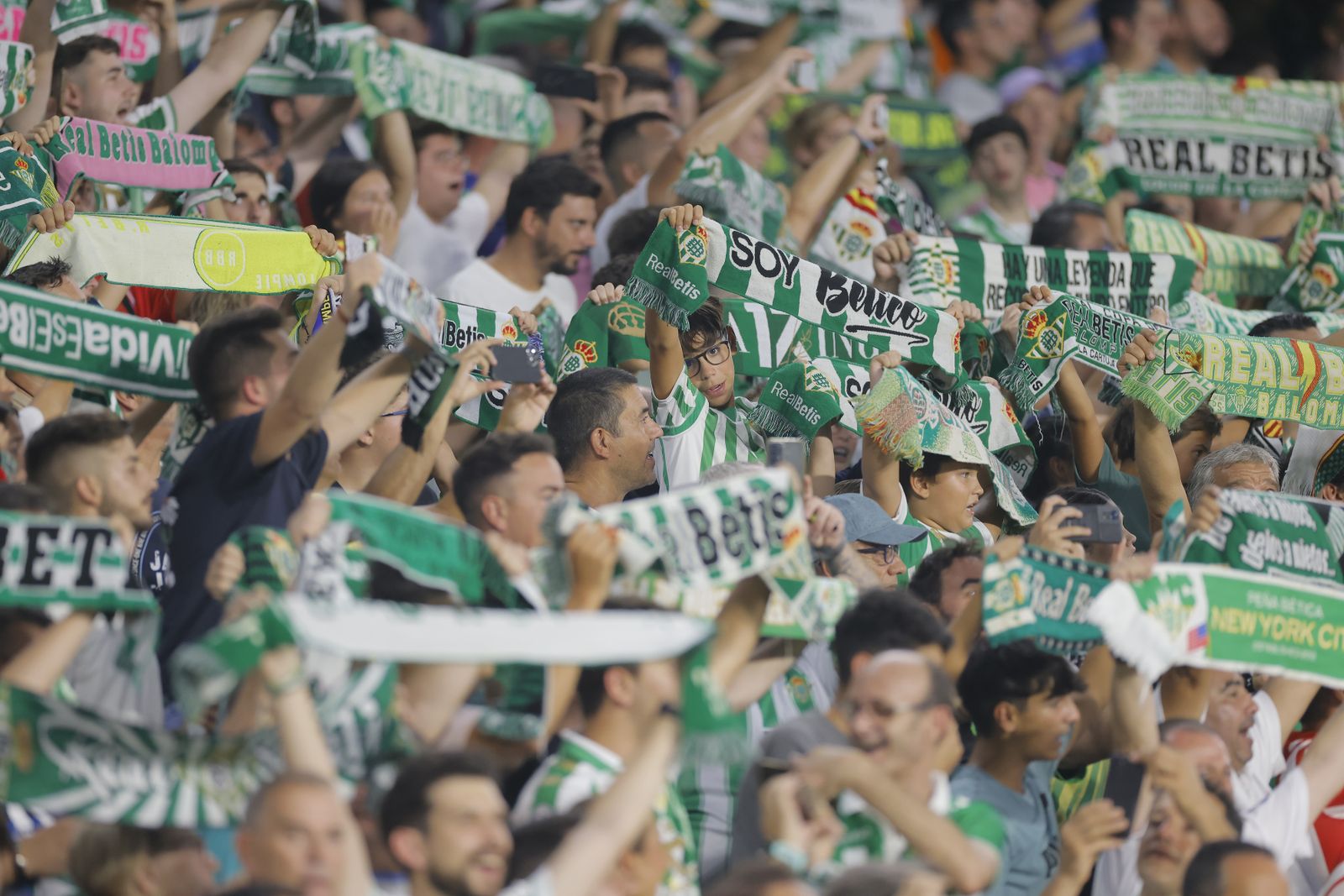 Búscate en las fotos del Betis-Atlético de Madrid