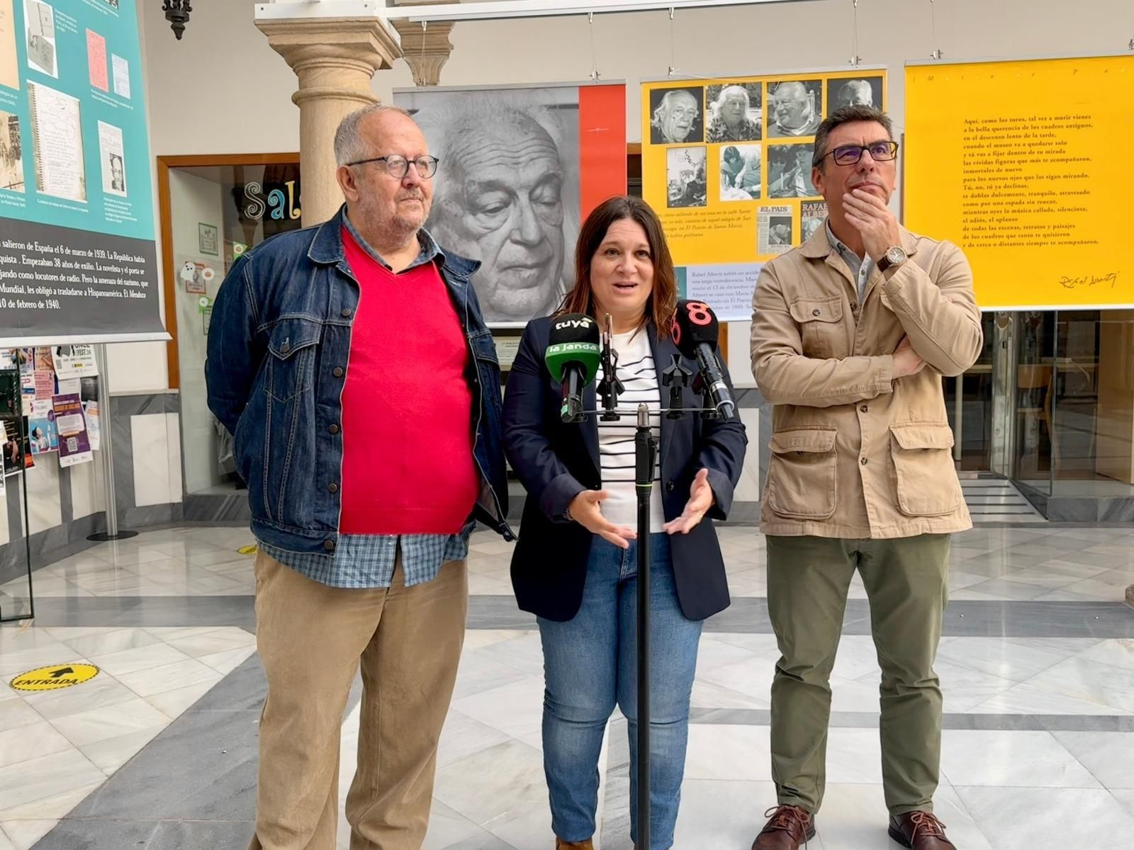 Susana Rivas, Juan José Tellez y José Antonio Ureba presentan la exposición.