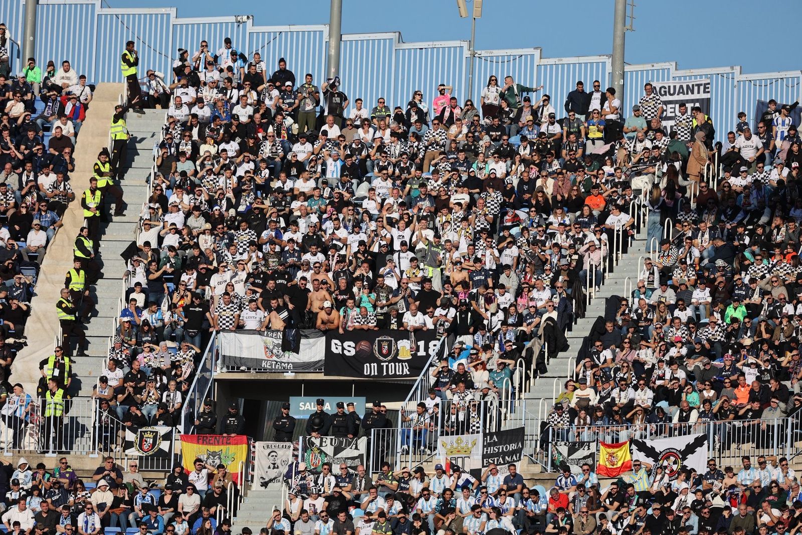 Búscate en las gradas en el Málaga CF-Ceuta