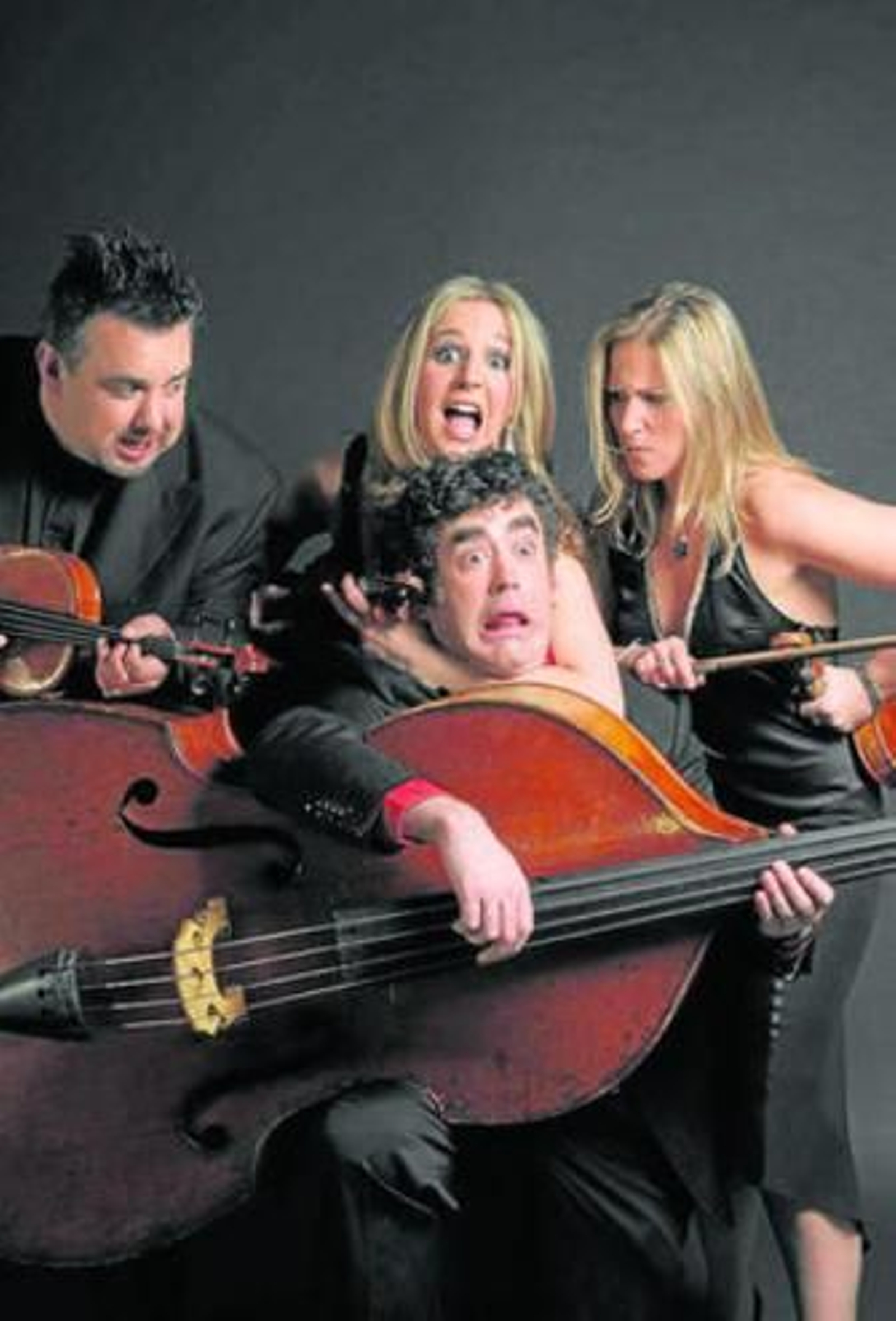 4. Sébastien Ramirez & Hyun-Jung Wang, bailarines de la pieza 'AP 15'.